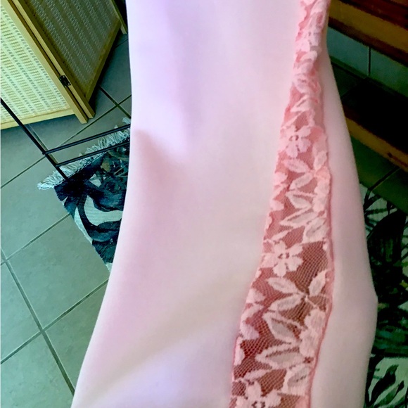 Pink pantsuit.Cold shoulder lace accent. - Picture 8 of 8